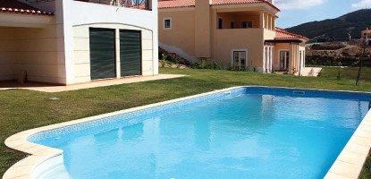 Πισίνα με Skimmer – Διακριτική Κομψότητα & Απόλυτη Ισορροπία. Πισίνα με Skimmer – Διακριτική Κομψότητα & Απόλυτη Ισορροπία.